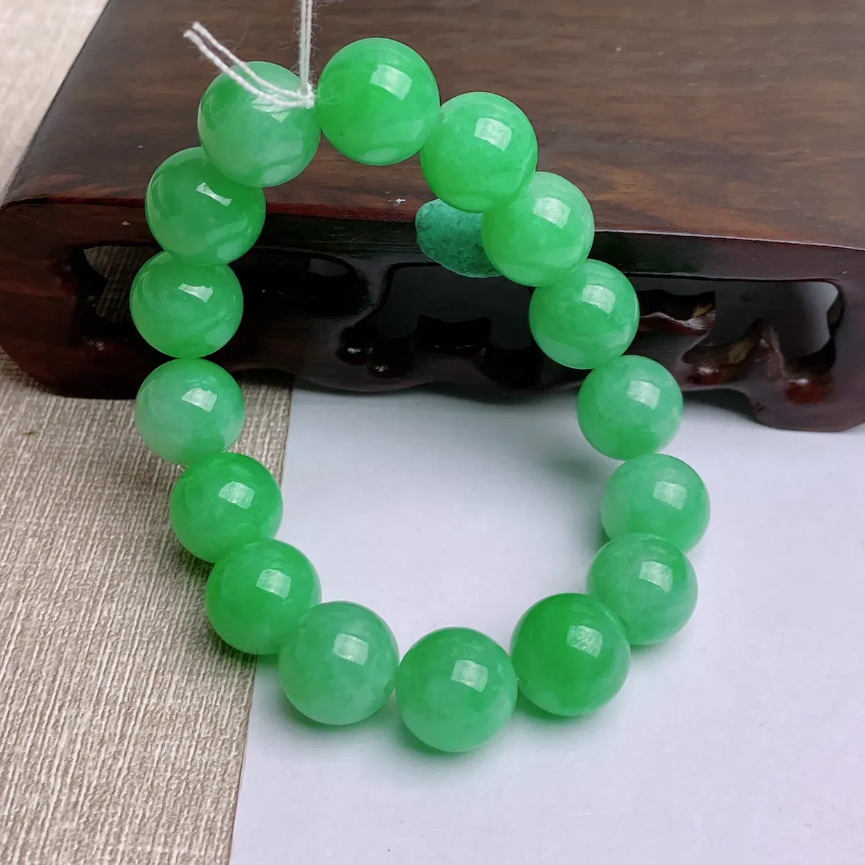 A货翡翠-种好满绿圆珠手链，尺寸-12mm
