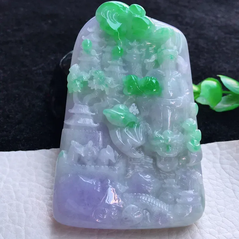 自然光实拍，老坑水润紫罗兰阳绿山水财神挂件，小摆件，手把件，玉质细腻，色泽鲜艳，雕工精湛，种老水足，