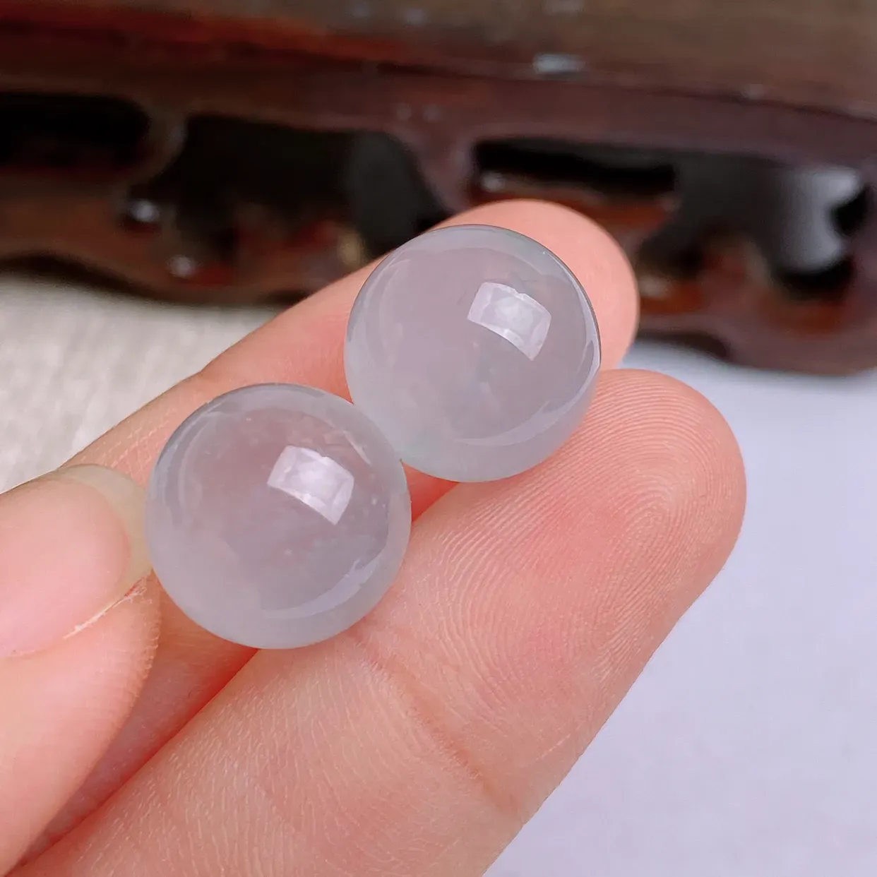 A货翡翠-种好冰润圆珠镶嵌件一对，尺寸-12mm