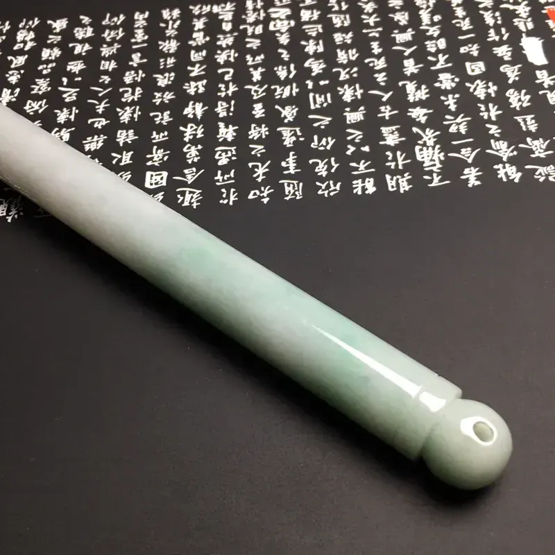 糯化种淡绿翡翠毛笔 质地细腻 款式时尚 文人墨客之所爱 裸石尺寸220-14毫米