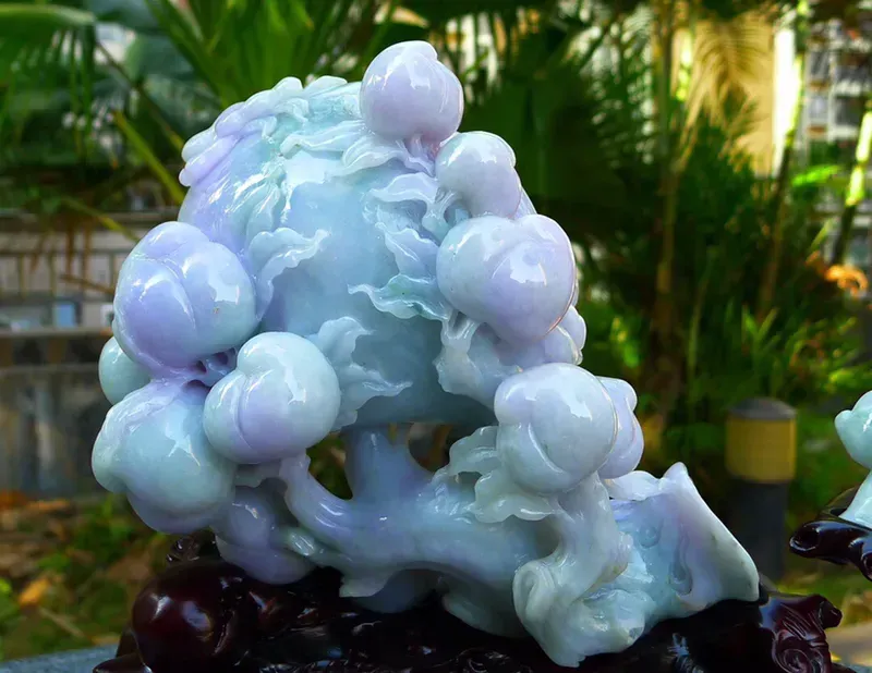精美福禄寿摆件 缅甸天然翡翠A货 精美水润 紫罗兰 老坑 寿桃 摆件 福寿双全  富贵吉祥 寓意好 雕刻精美 线条流畅 种水好 搭配精美高档檀木底座 送礼收藏佳品 尺寸:360.360.140mm裸石尺寸:200.140.80。100.80.50裸石重量4.62斤 送礼佳品 大件 工艺精湛 送礼佳品e99