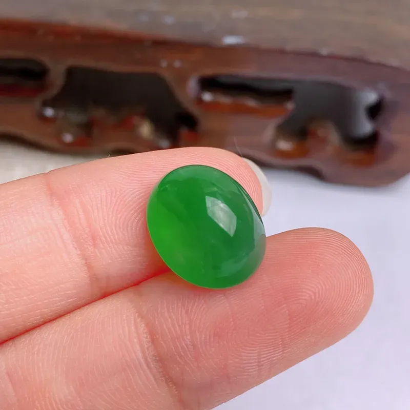 A货翡翠-种好满绿蛋面镶嵌件，尺寸-13.6*11.1*7.9mm