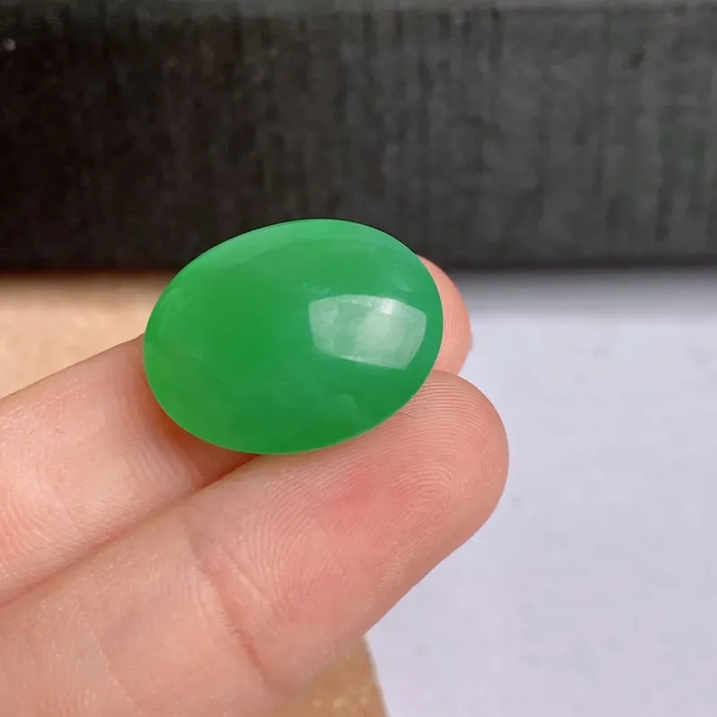 A货翡翠-种好满绿蛋面镶嵌件，尺寸-19.6*15.7*9.5mm