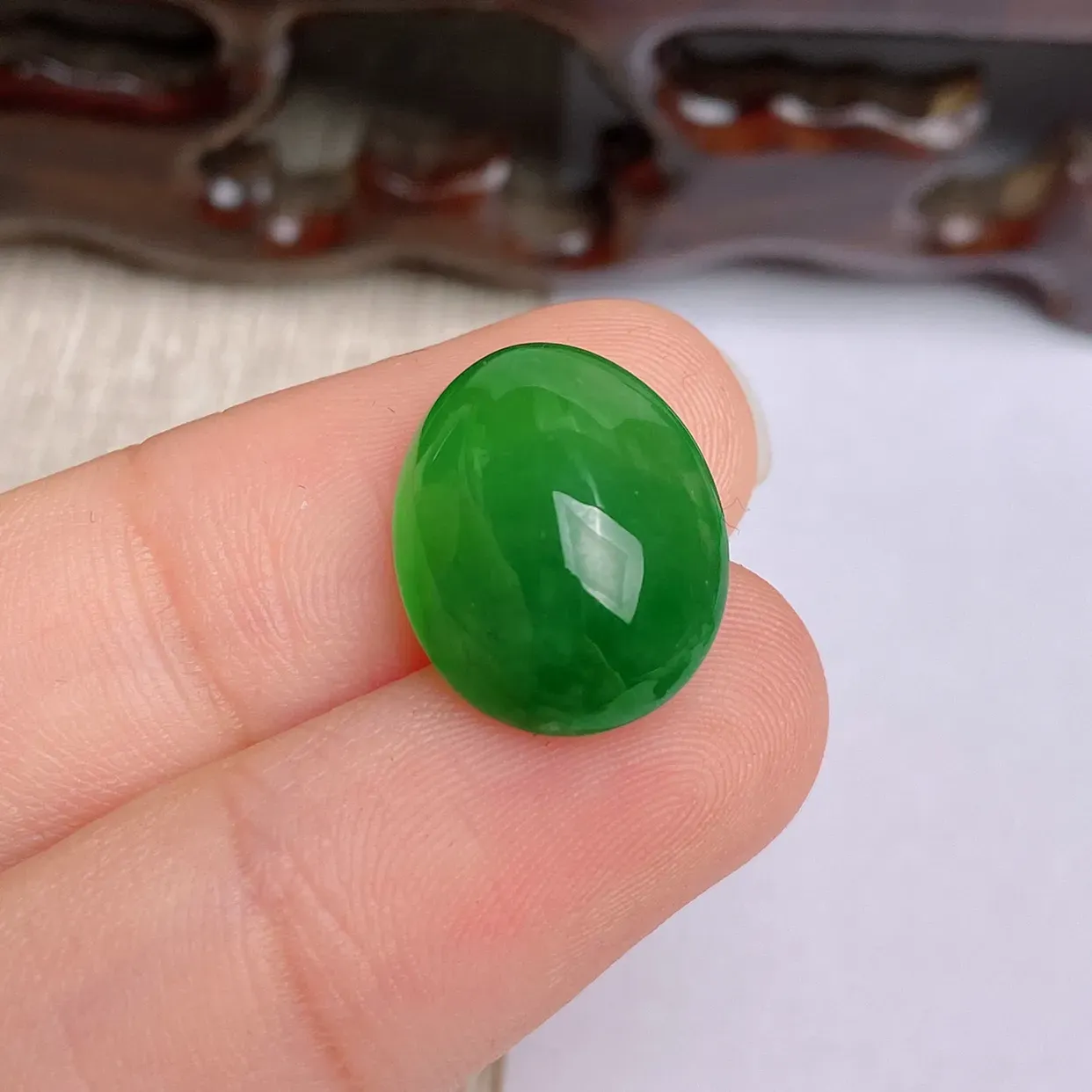 A货翡翠-种好满绿蛋面镶嵌件，尺寸-15.1*11.7*6.9mm