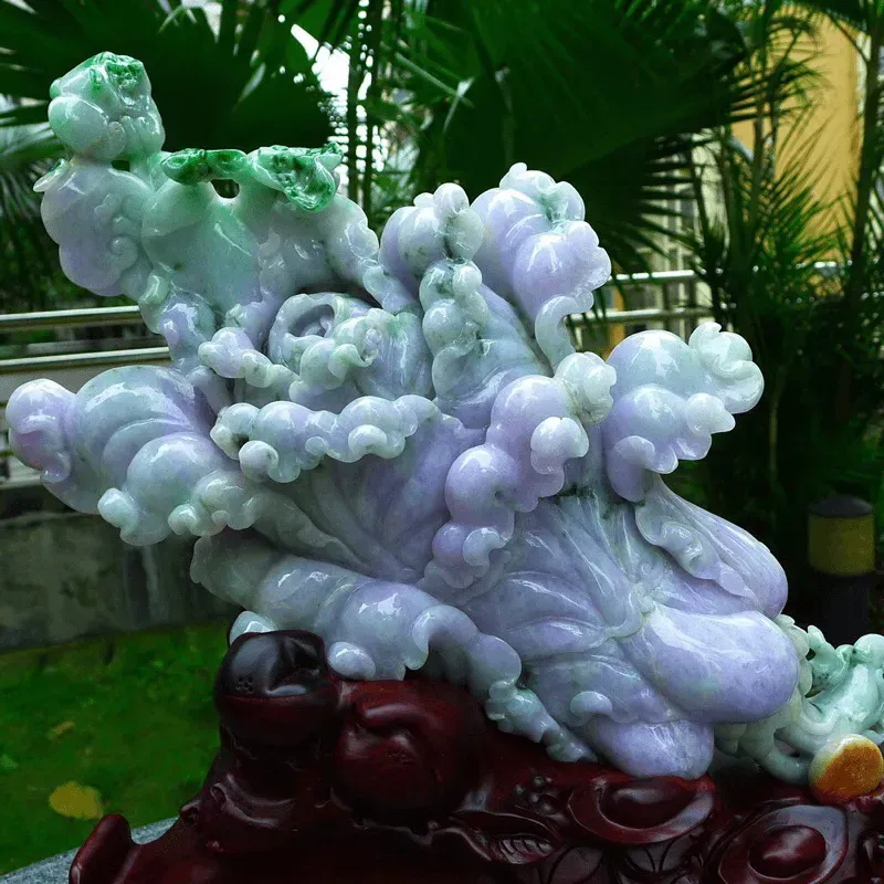缅甸天然翡翠A货 老坑 精美春带彩 八方来财 财源广进 白菜摆件 雕刻精美线条流畅 种水好 搭配精美高档檀木底座 尺寸380.410.150mm裸石尺380.240.120mm裸石重12斤 送礼佳品赞 霸气大件 收藏 送礼佳品