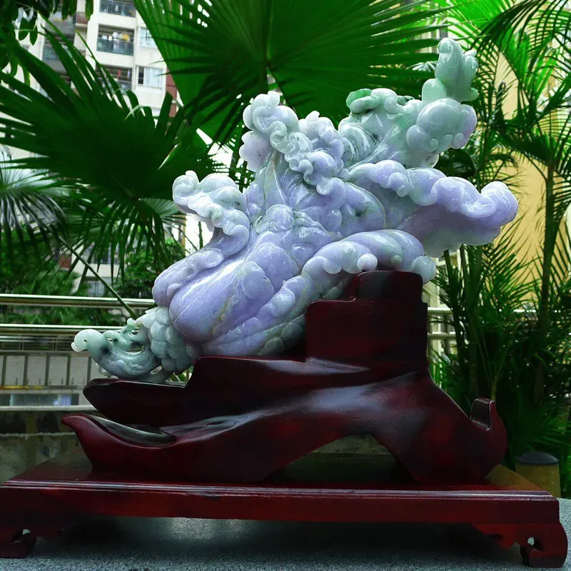 缅甸天然翡翠A货 老坑 精美春带彩 八方来财 财源广进 白菜摆件 雕刻精美线条流畅 种水好 搭配精美高档檀木底座 尺寸380.410.150mm裸石尺380.240.120mm裸石重12斤 送礼佳品赞 霸气大件 收藏 送礼佳品