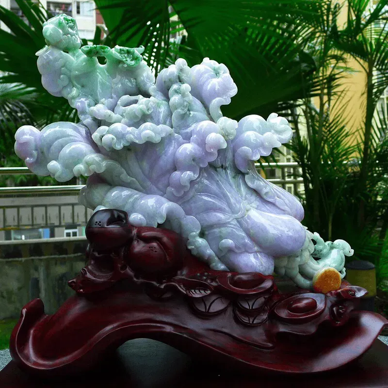 缅甸天然翡翠A货 老坑 精美春带彩 八方来财 财源广进 白菜摆件 雕刻精美线条流畅 种水好 搭配精美高档檀木底座 尺寸380.410.150mm裸石尺380.240.120mm裸石重12斤 送礼佳品赞 霸气大件 收藏 送礼佳品