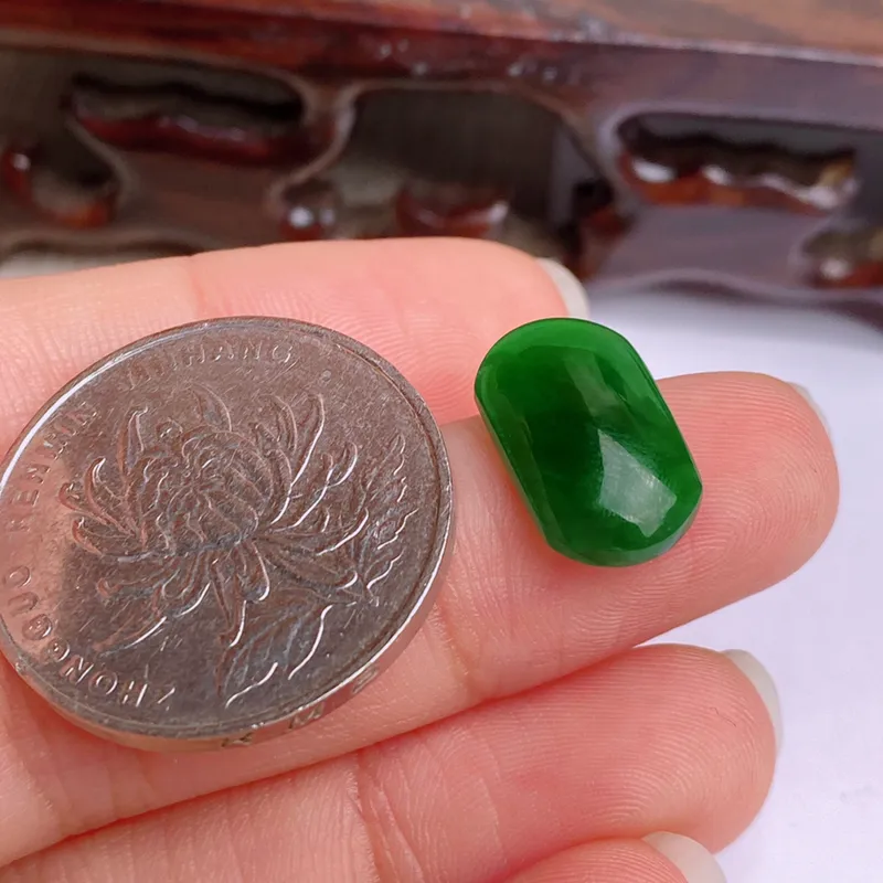 A货翡翠-种好满绿马鞍镶嵌件，尺寸-15.2*9*4.2mm