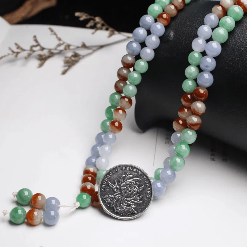 多彩翡翠珠链，共117颗珠子，取其中一颗珠尺寸大约7.1mm，实物漂亮，清秀高雅。佩戴效果大方高贵！