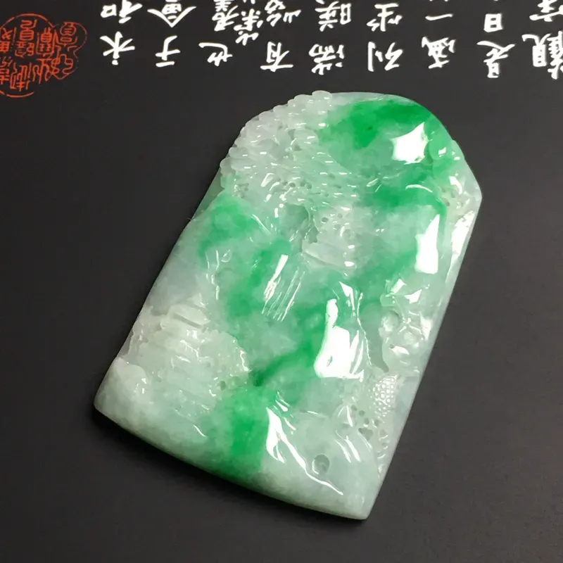 豆种带色【高山流水】吊坠 翠色艳丽 雕工精湛 厚桩饱满 品相精美