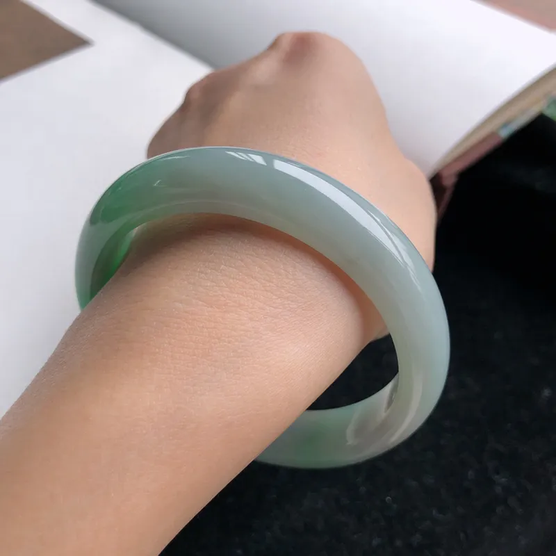 翡翠a货手镯糯化种阳绿正