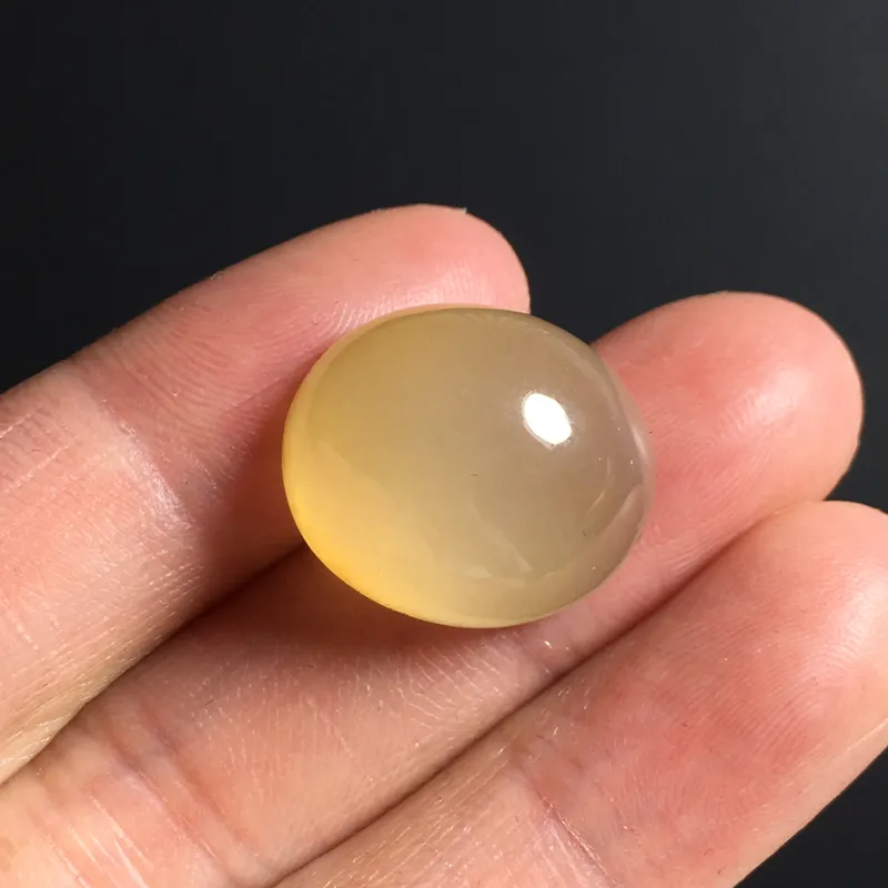 冰种黄翡精美蛋面 裸石尺寸17.5-15-8.5毫米 种好冰透 色泽亮丽 胶感十足