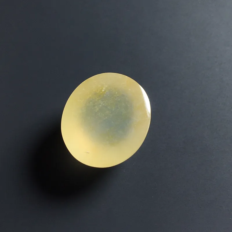 冰种黄翡精美蛋面 裸石尺寸17.5-15-8.5毫米 种好冰透 色泽亮丽 胶感十足