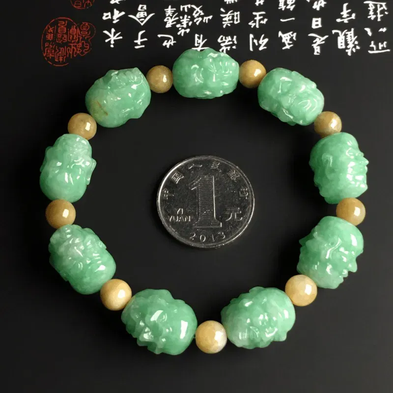 糯化种满色【罗汉】手串 9颗 质地细腻 雕工精湛 色彩艳丽 隔珠为黄翡翡翠