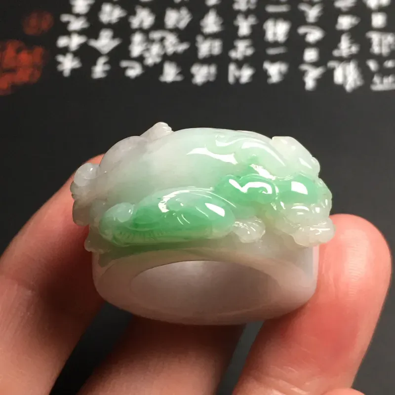 糯化种带色【招财貔貅】扳指 内直径20.1毫米 质地细腻 雕工精湛 款式时尚 重34克