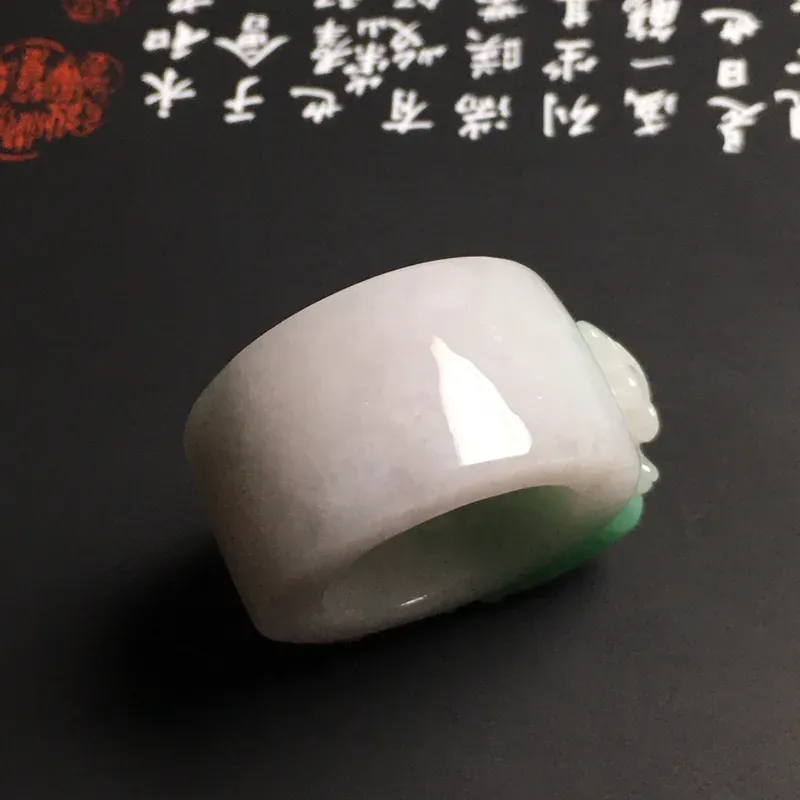 糯化种带色【招财貔貅】扳指 内直径20.1毫米 质地细腻 雕工精湛 款式时尚 重34克