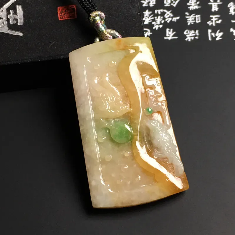 豆种黄加绿【双喜临门】吊坠 色彩艳丽 质地细腻 雕工精湛