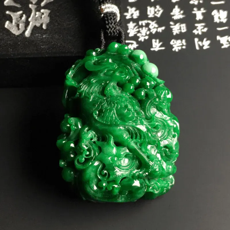豆种阳绿【丹凤朝阳/凤凰涅磐】吊坠 雕工精湛 翠色阳绿 品相精美
