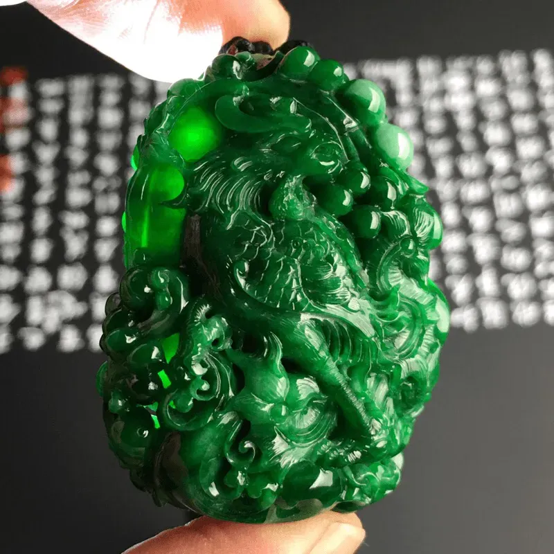 豆种阳绿【丹凤朝阳/凤凰涅磐】吊坠 雕工精湛 翠色阳绿 品相精美