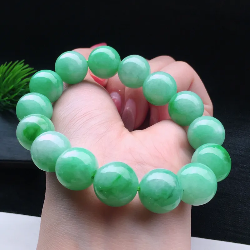 天然缅甸老坑翡翠A货绿色圆珠手链，料子细腻柔洁，尺寸取最大15mm，