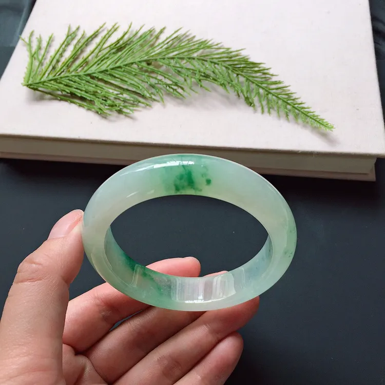 典藏珍品正圈56mm冰种绿花手镯冰透起光绿花唯美