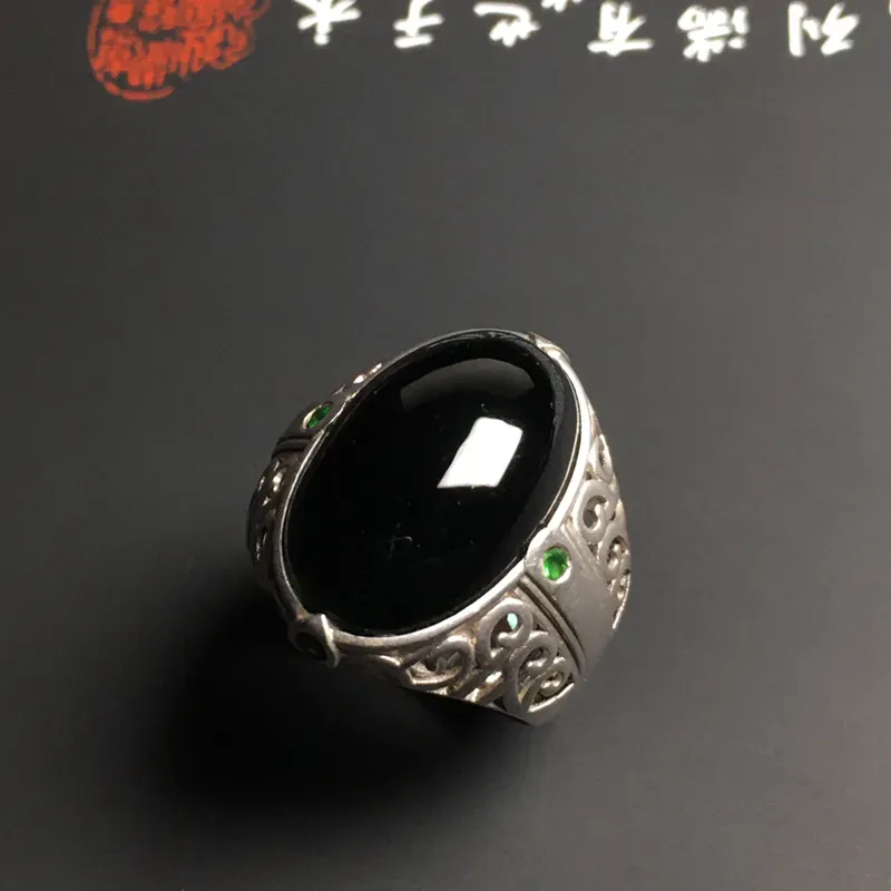 老坑冰种墨翠男式戒面 指圈19.1毫米 裸石尺寸20.5-13-5毫米 黑度佳 款式时尚 打灯通透 翠色艳丽 质地细腻