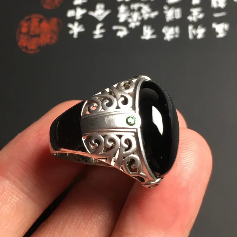 老坑冰种墨翠男式戒面 指圈19.1毫米 裸石尺寸20.5-13-5毫米 黑度佳 款式时尚 打灯通透 翠色艳丽 质地细腻