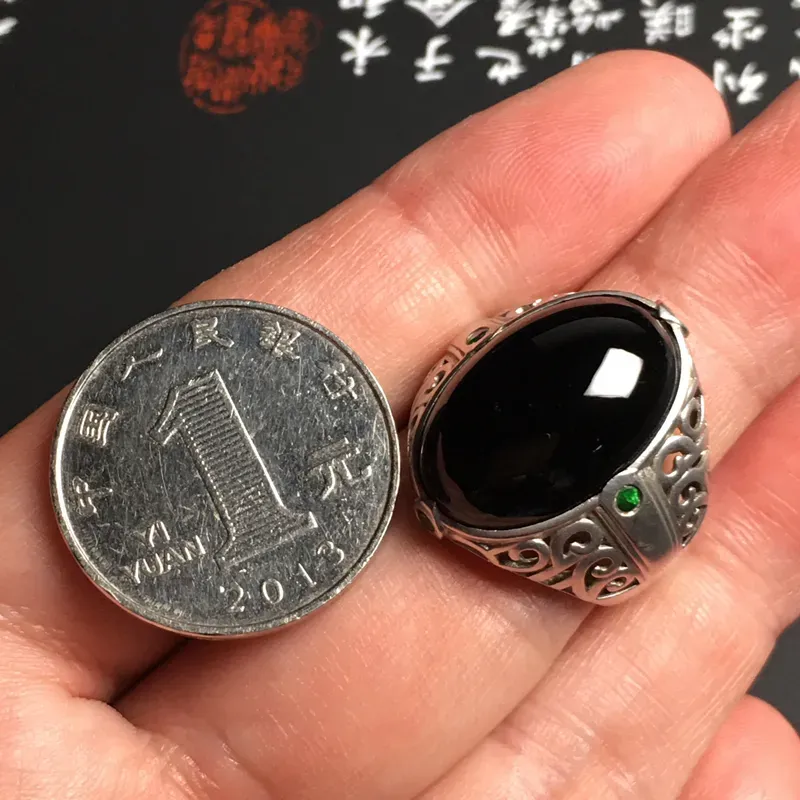 老坑冰种墨翠男式戒面 指圈19.1毫米 裸石尺寸20.5-13-5毫米 黑度佳 款式时尚 打灯通透 翠色艳丽 质地细腻