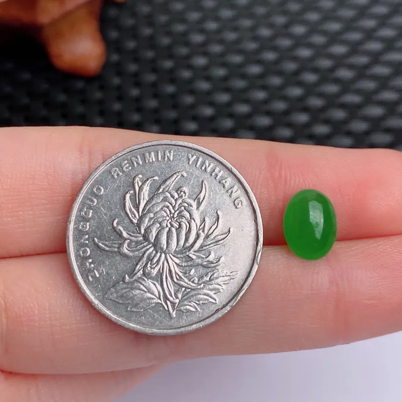 A货翡翠-种好满绿蛋面镶嵌件，尺寸-9.1*6.6*4mm
