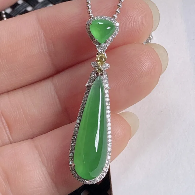 18k金伴钻镶嵌宝石冰糯种满绿水滴吊坠种水好雕工精细厚装饱满款式