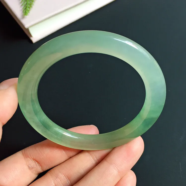 圆条51.6mm，冰种睛绿手镯，冰润质地，清新甜美