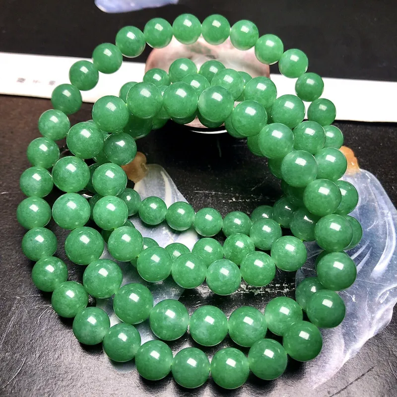珍藏品质满绿项链，种水色泽都很美，在珠链中成色少见。微塔，冰润度完整度都很不错，直径7.7-8.3毫