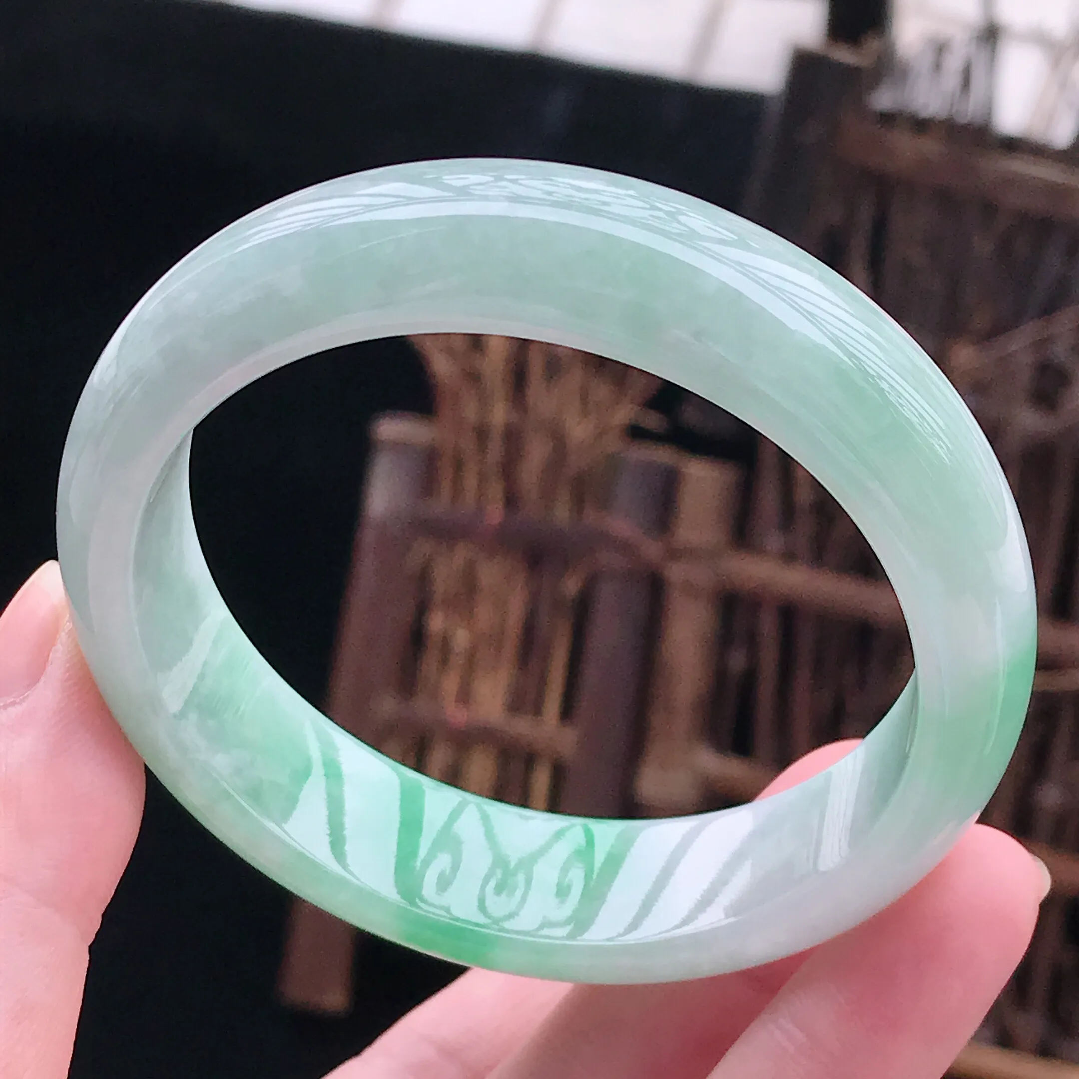 1圈口 a货翡翠飘绿精美正圈翡翠手镯  圈口58.1/15.9/8.