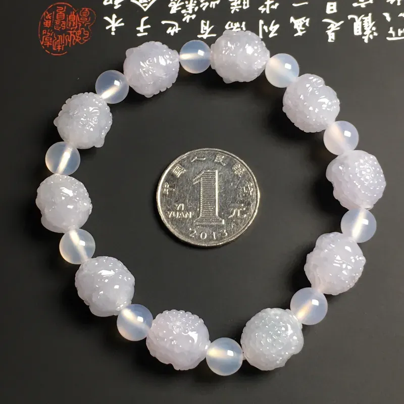 糯化种佛头手串 10颗 单颗尺寸14.3-13.2-12.8毫米 质地细腻 雕工精湛 款式新颖 隔珠为玉髓