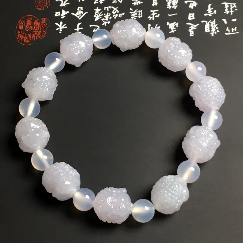 糯化种佛头手串 10颗 单颗尺寸14.3-13.2-12.8毫米 质地细腻 雕工精湛 款式新颖 隔珠
