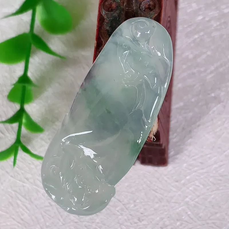 【超低价放漏】冰飘花年年有余翡翠吊坠，冰润精美，翡翠玉质细腻，种水足，工艺精湛 ，佩戴精美！#41.30