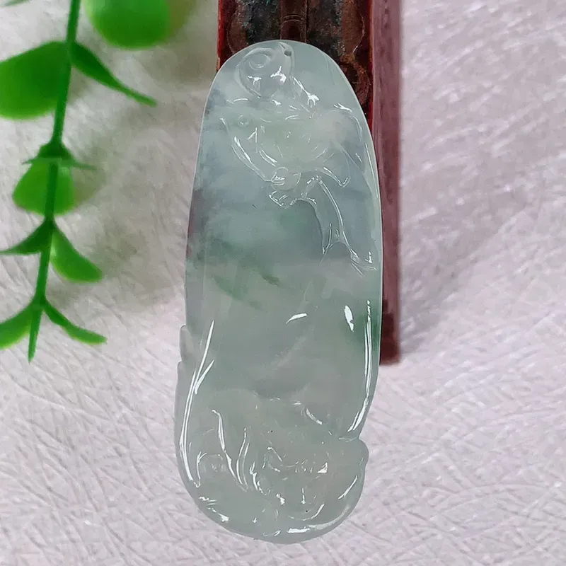 【超低价放漏】冰飘花年年有余翡翠吊坠，冰润精美，翡翠玉质细腻，种水足，工艺精湛 ，佩戴精美！#41.30