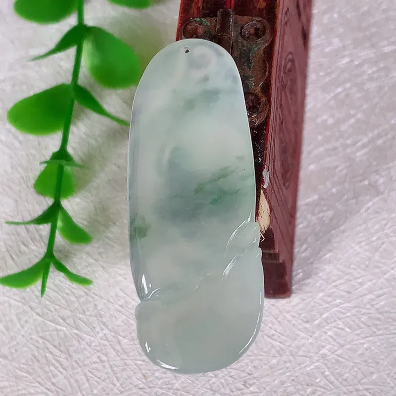 【超低价放漏】冰飘花年年有余翡翠吊坠，冰润精美，翡翠玉质细腻，种水足，工艺精湛 ，佩戴精美！#41.30