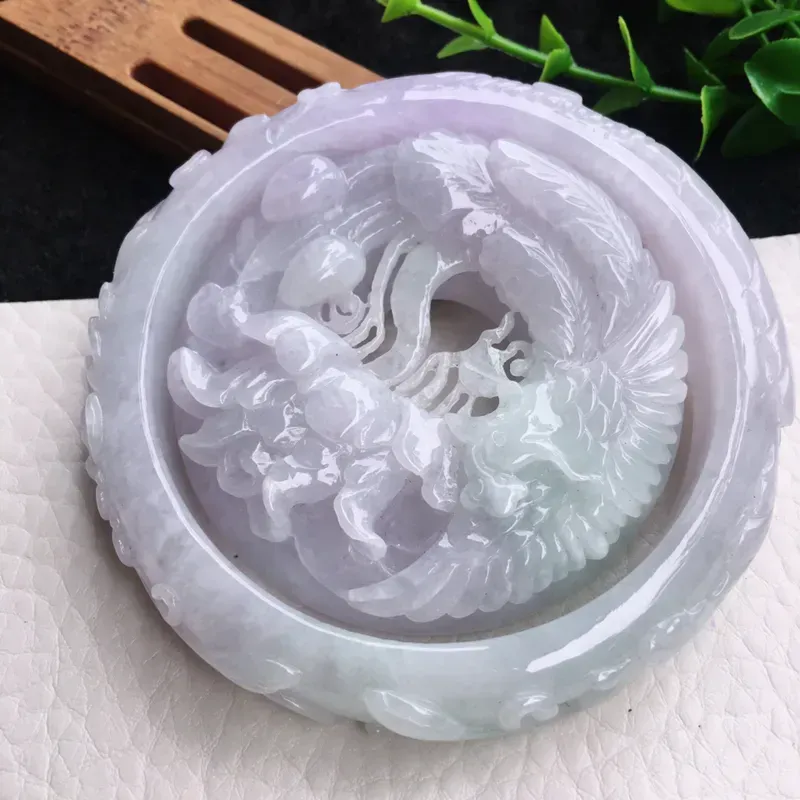 自然光实拍！老坑淡紫底春带彩雕花手镯，喜上眉梢挂件，手镯挂件套装，种老水足，玉质细腻起胶，雕工精美，色泽淡雅 立体厚装，手镯尺寸:61*12.5*8.8mm，挂坠尺寸:58.6*12.8mm，佩戴效果赞 cy311-754
