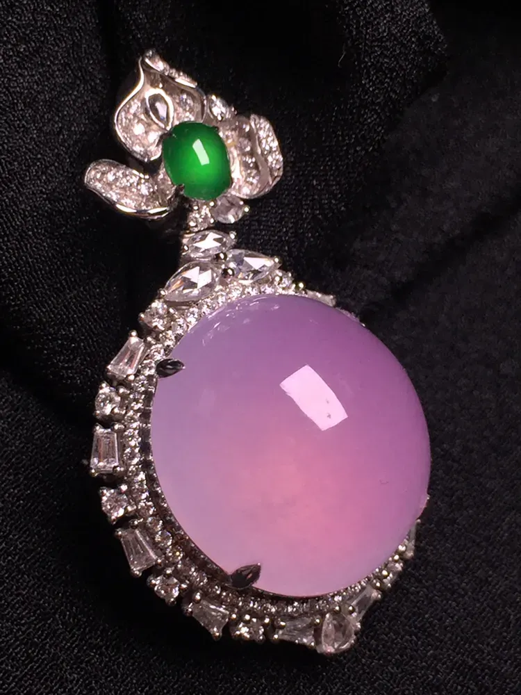 粉紫罗兰蛋面吊坠,18k金豪华镶嵌,种水超好,玉质细腻.