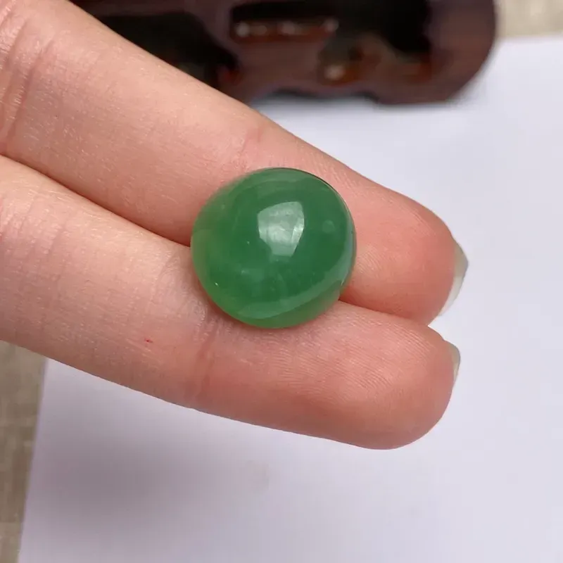 A货翡翠-水润满绿蛋面镶嵌件，尺寸13.7*9.3mm