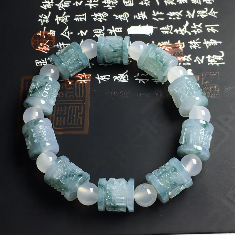 飘蓝花路路通手串 裸石尺寸12-11毫米 玉质水润 美观亮丽 配珠为装饰品