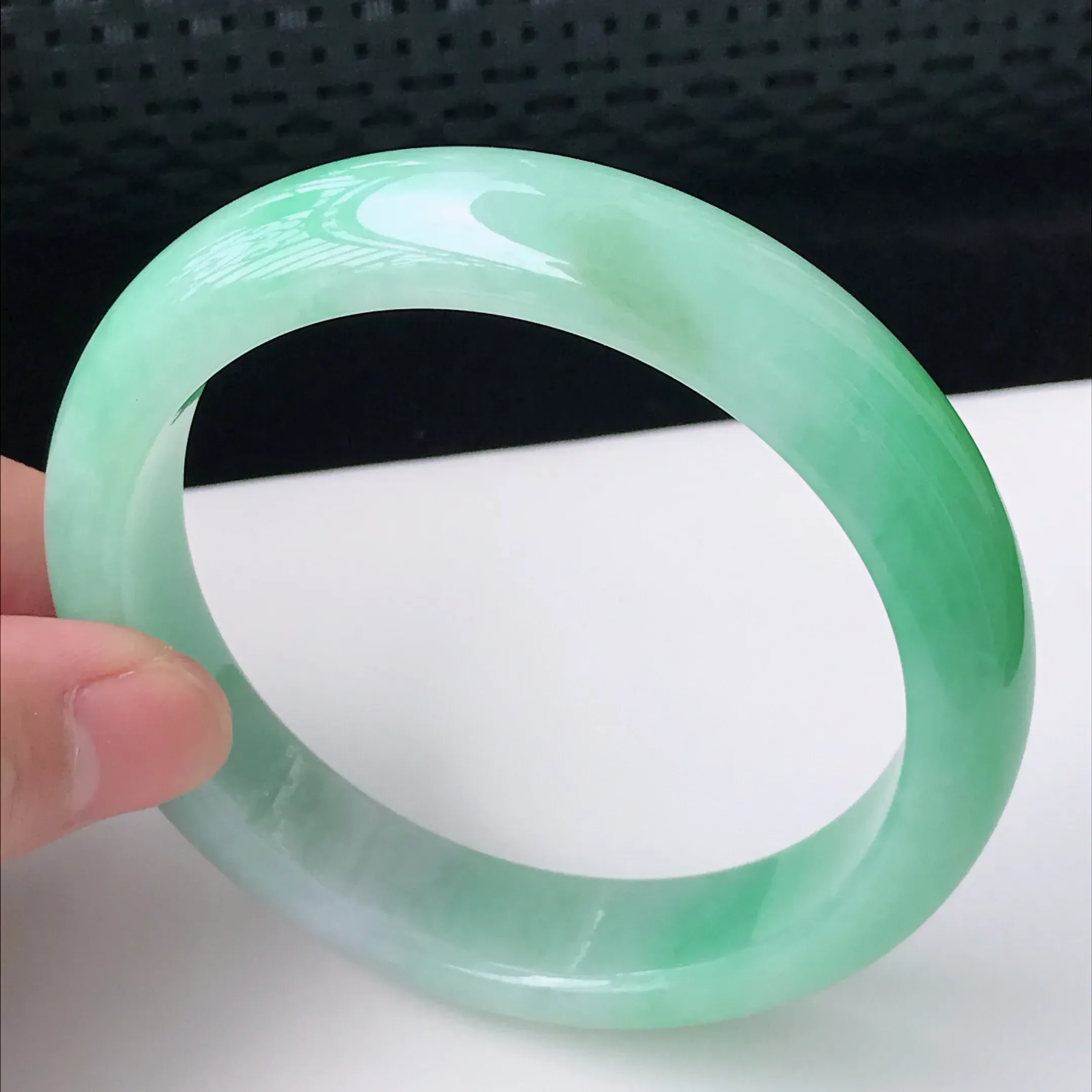 8mm,冰糯种淡绿手镯,水润质地,清新甜美-对庄翡翠网