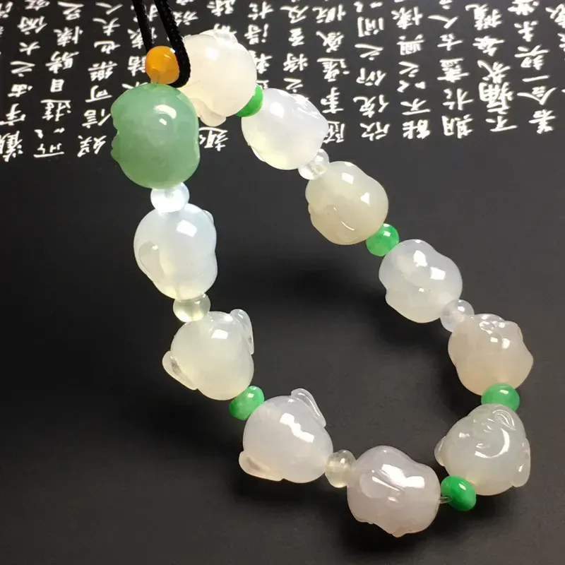 糯化种【佛头】手串 11颗 质地细腻 雕工精湛 款式时尚 尺寸为翠色裸石尺寸