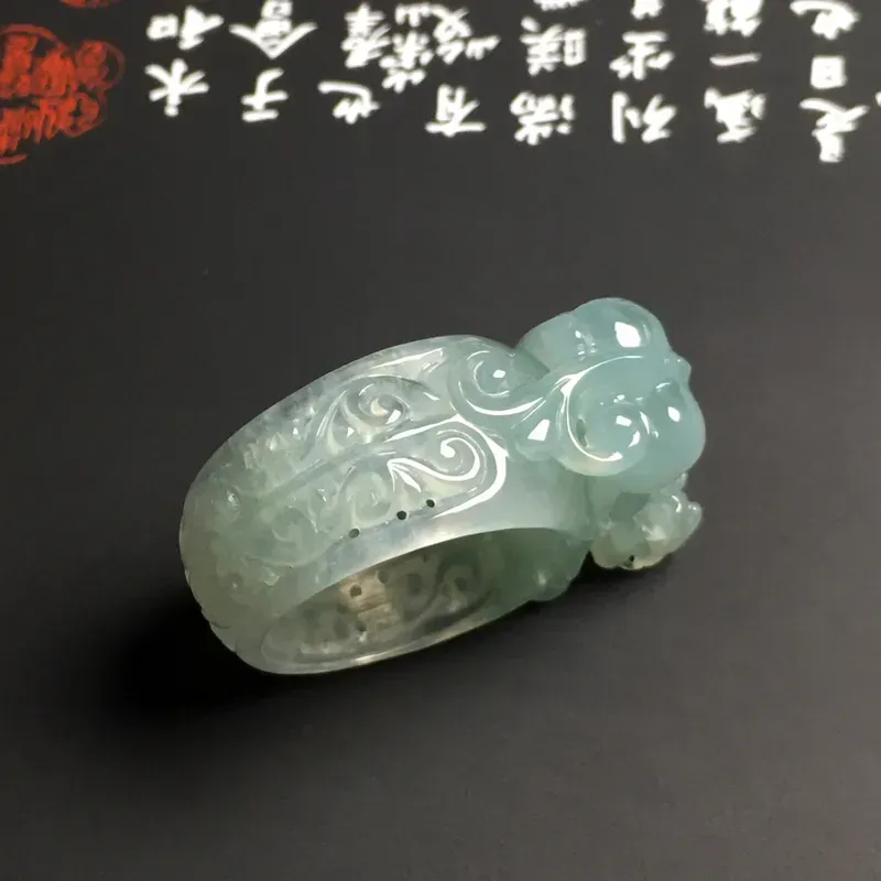 冰糯种晴底【招财貔貅】扳指 内直径21.2毫米 质地细腻 雕工精湛 款式时尚
