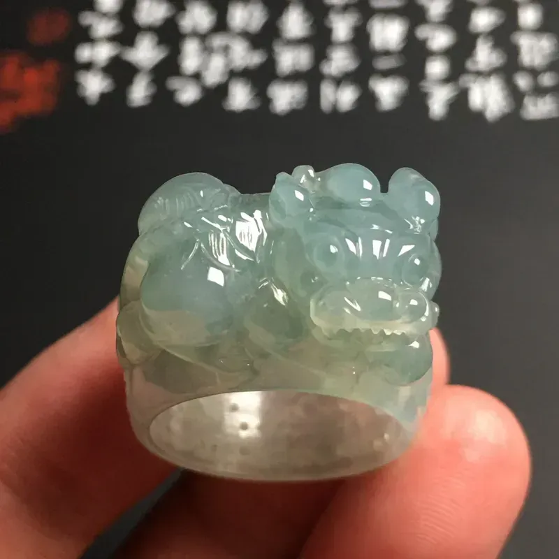 冰糯种晴底【招财貔貅】扳指 内直径21.2毫米 质地细腻 雕工精湛 款式时尚
