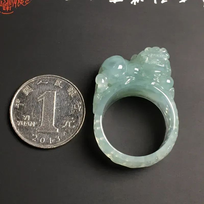 冰糯种晴底【招财貔貅】扳指 内直径21.2毫米 质地细腻 雕工精湛 款式时尚
