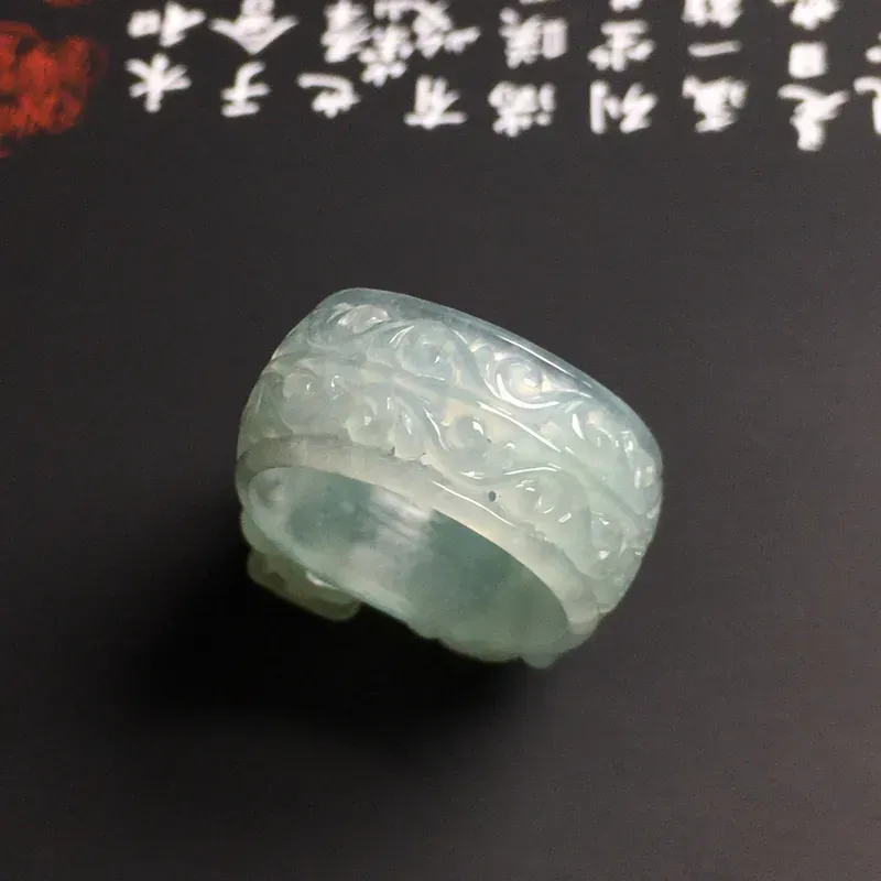 冰糯种晴底【招财貔貅】扳指 内直径21.2毫米 质地细腻 雕工精湛 款式时尚