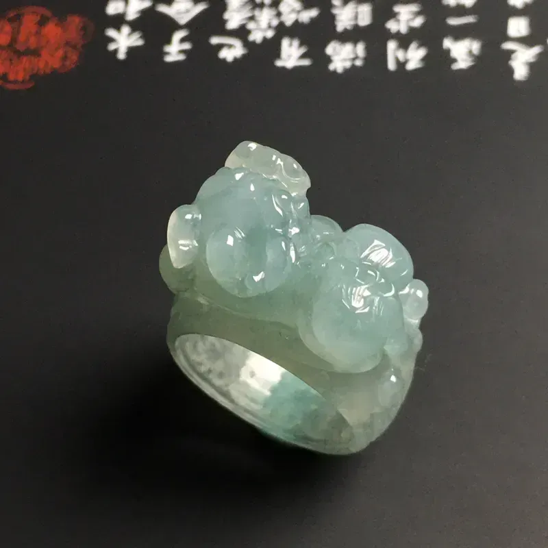 冰糯种晴底【招财貔貅】扳指 内直径21.2毫米 质地细腻 雕工精湛 款式时尚