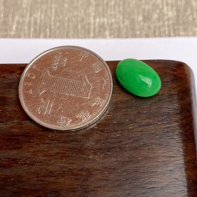 A货翡翠-水润满绿蛋面镶嵌件，尺寸12.5*8.4*5.2mm